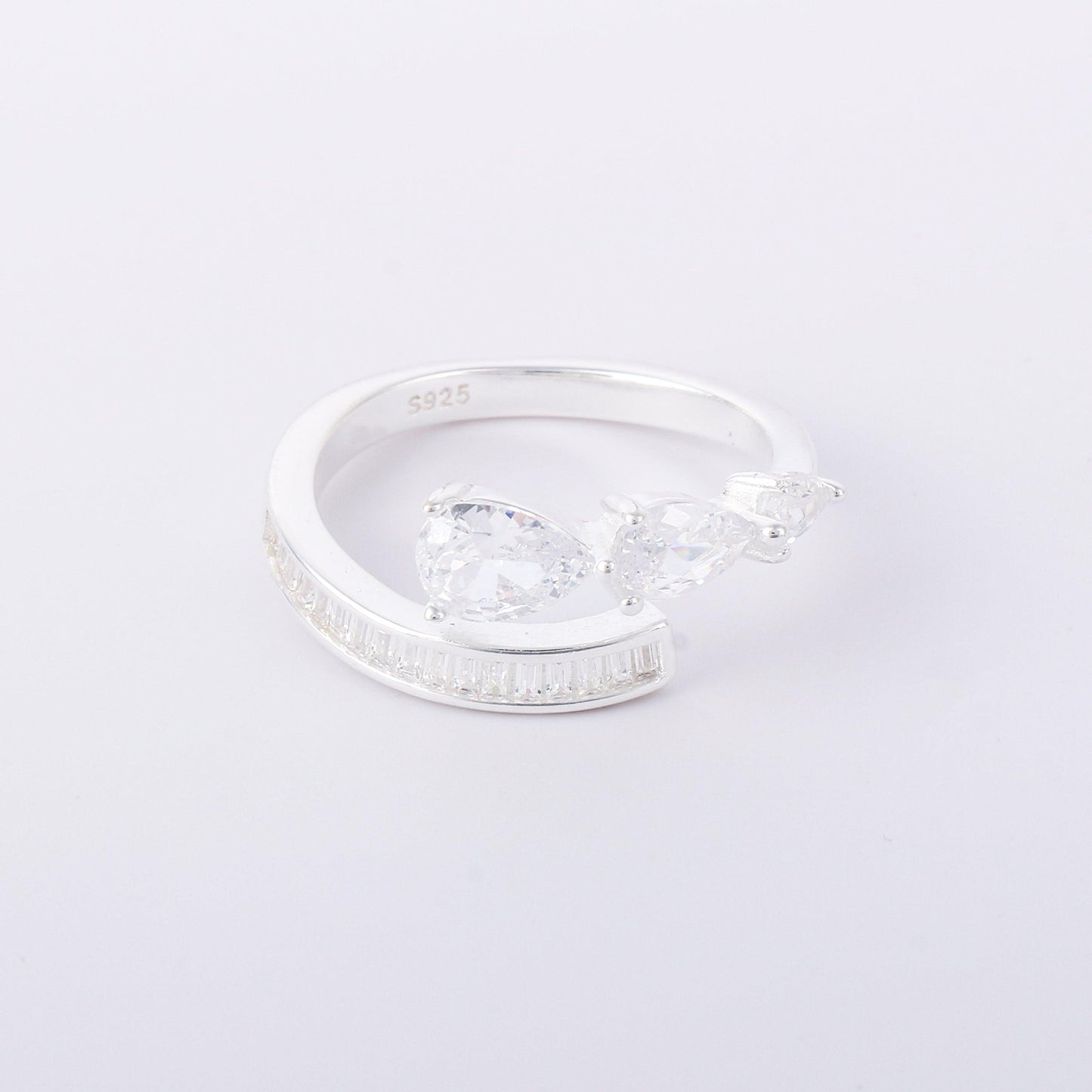 011-S925 Silver White Zircon Ladies' Elegant Ring