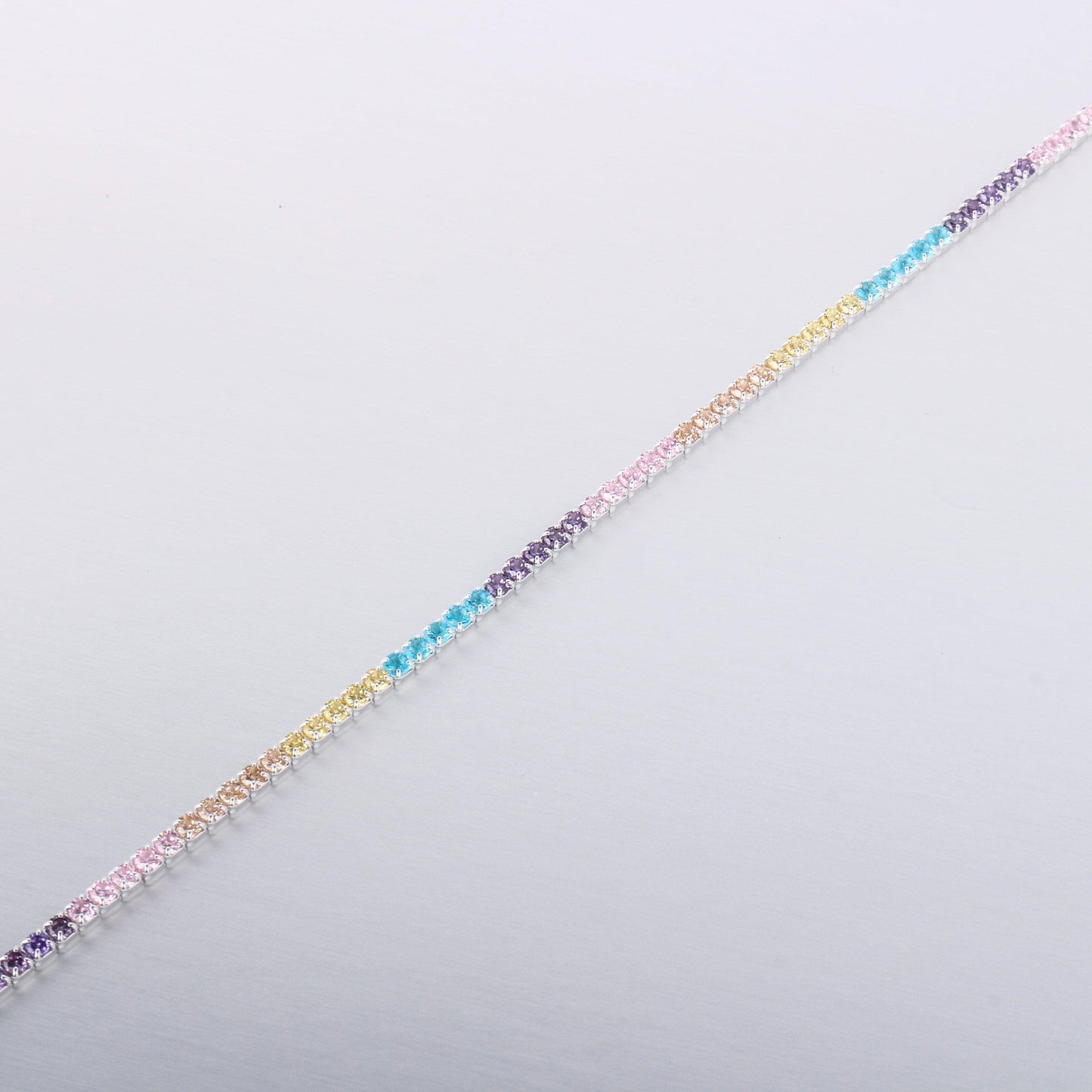030-S925 silver colored zircon bracelet